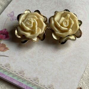 Vintage Coro Midcentury ivory colored rosebud clip earrings.